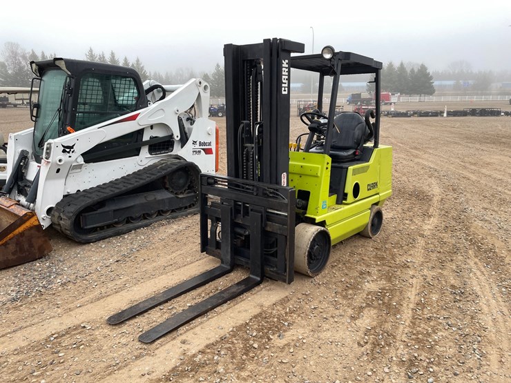 #1000-•-clark-glx30-forklift-image-1