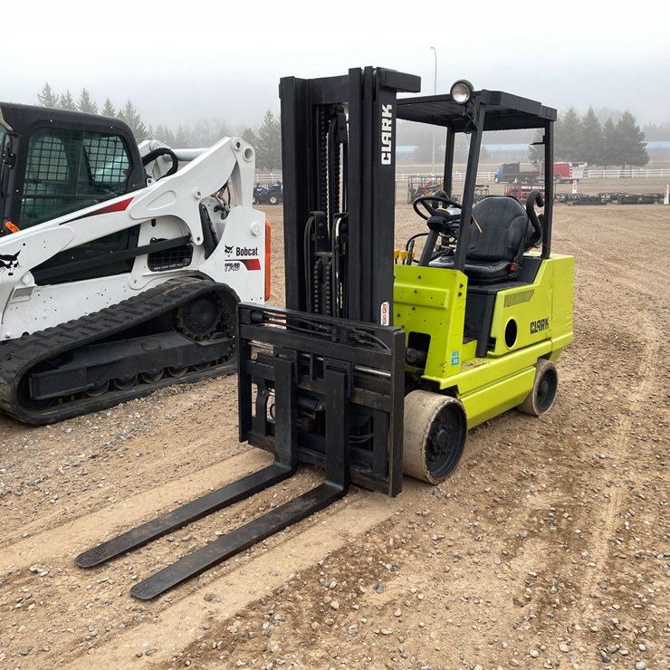 #1000 • Clark GLX30 Forklift