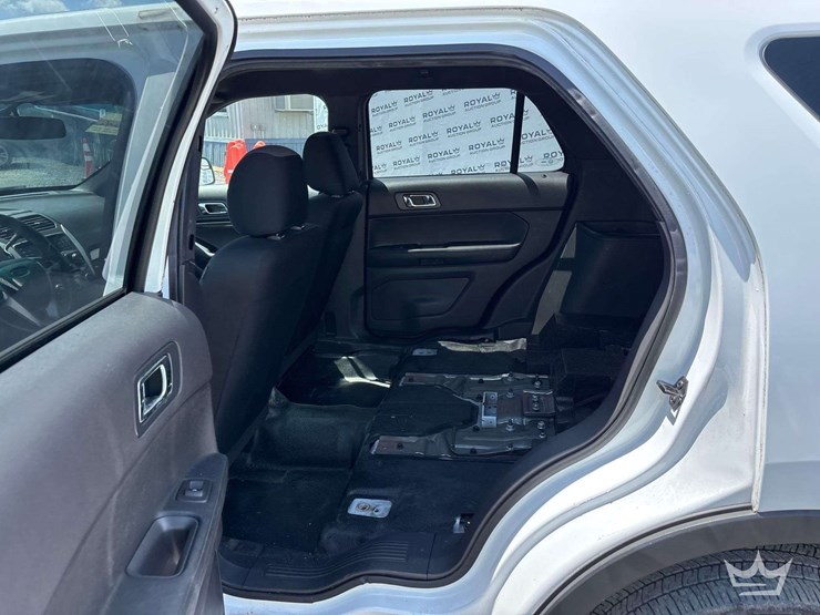 2015-ford-explorer-image-17