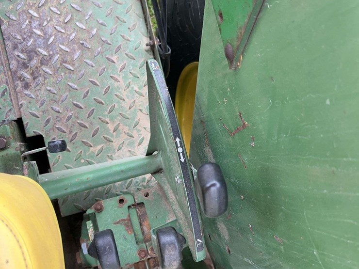 john-deere-2940-image-25