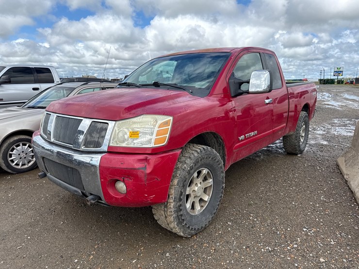 2005-nissan-titan-image-1