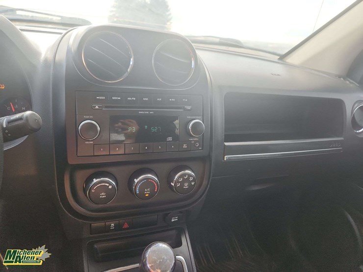 2010-jeep-compass-image-21