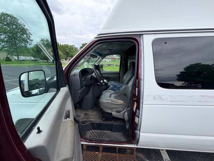 #24064-•-2007-ford-econoline-wagon-van-image-39