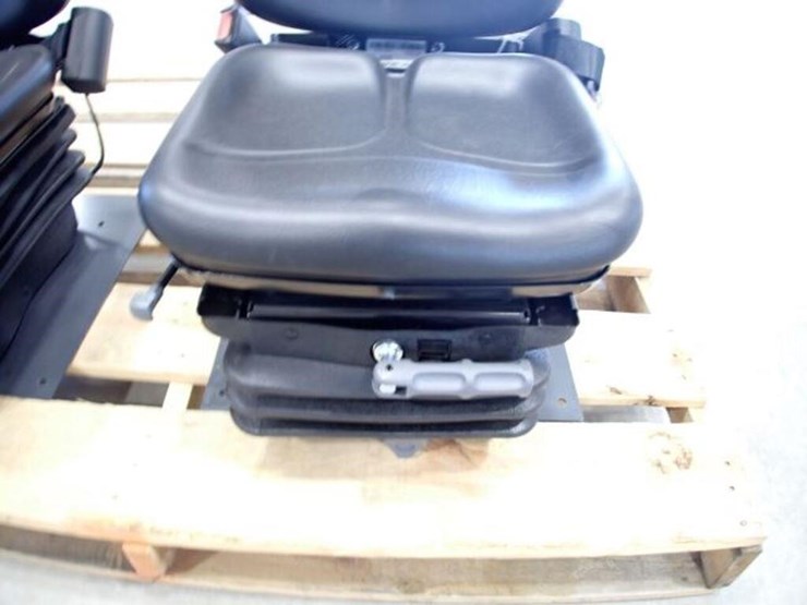 qty-of-(2)-cobo-tractor-seats-image-10