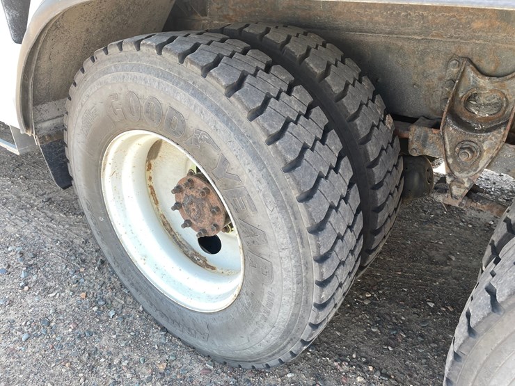 2013-international-durastar-4400-image-12