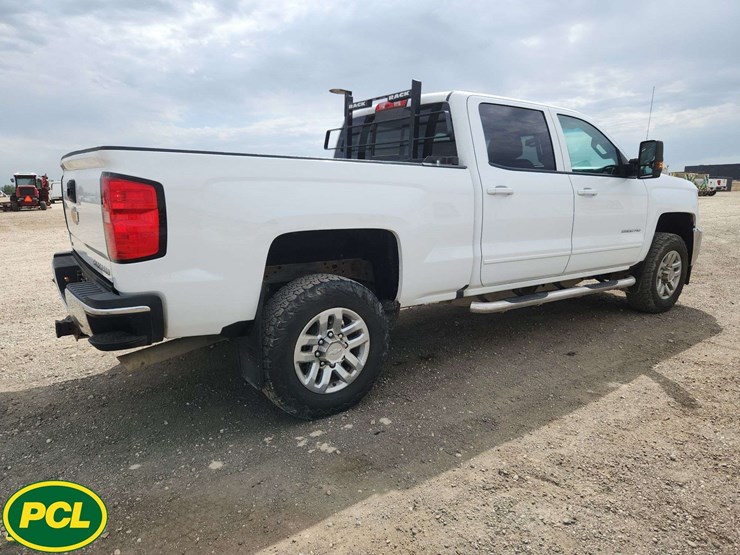 2017-chevrolet-silverado-2500hd-image-4