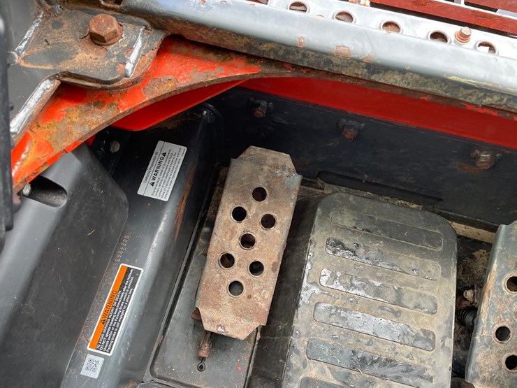 2022-kubota-ssv65-image-49