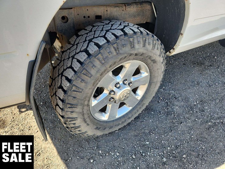 2015-dodge-2500-image-12