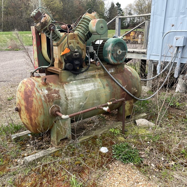 #2822 • Ingersoll Rand Air Compressor (G)