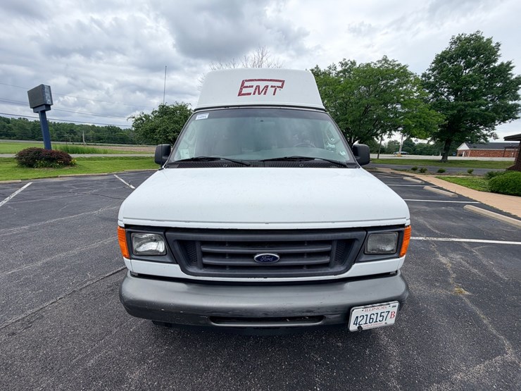 #24064-•-2007-ford-econoline-wagon-van-image-2