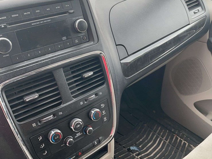 2012-dodge-caravan-image-5