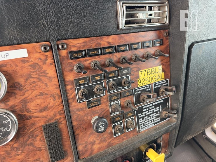 2000-kenworth-t800-image-62