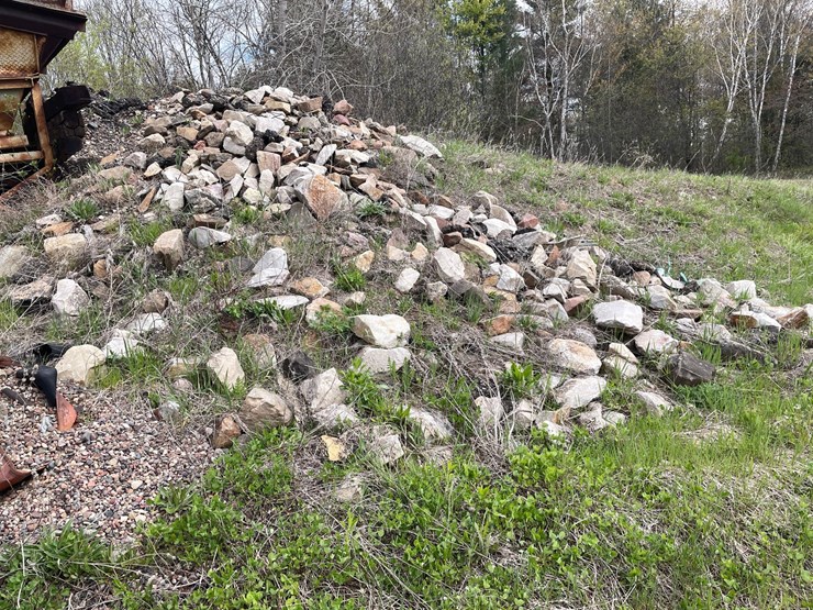 #2824-•-piles-of-material-(g)-image-13