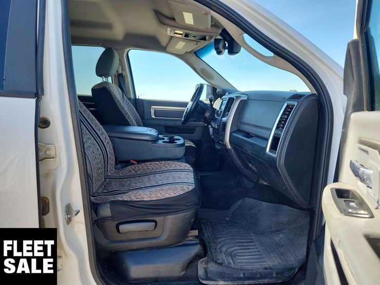 2015-dodge-2500-image-19
