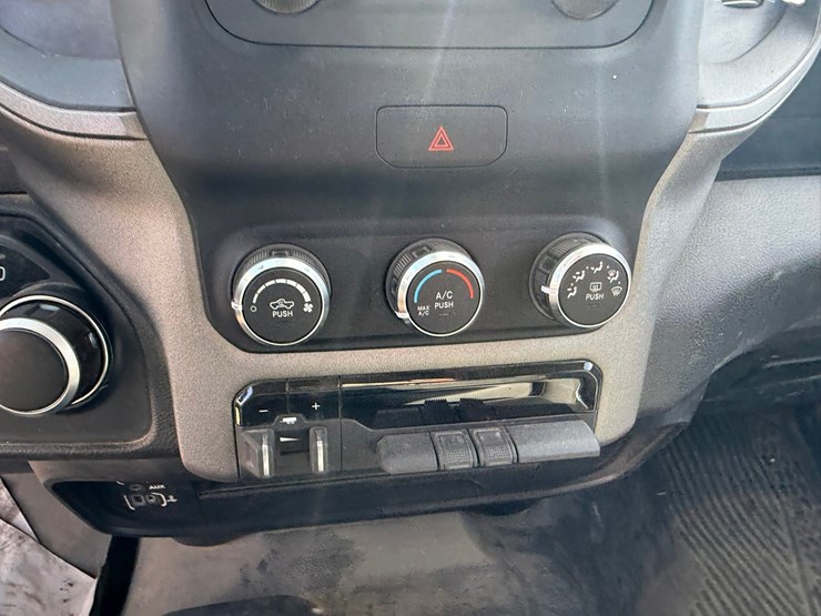 2021-dodge-2500-image-36