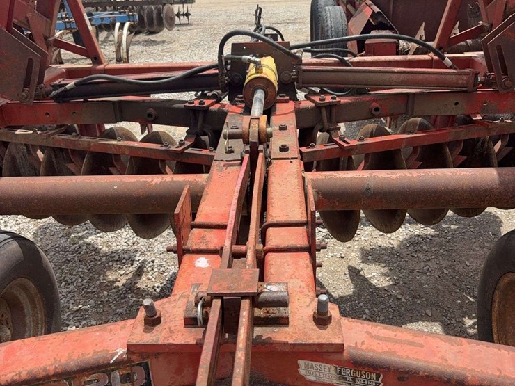 massey-ferguson-820-image-14