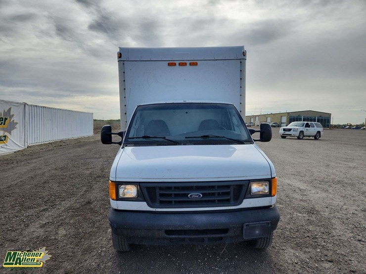 2005-ford-e450-image-15