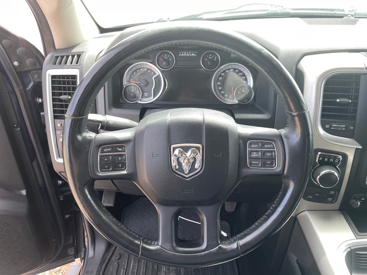 2015-dodge-1500-image-18