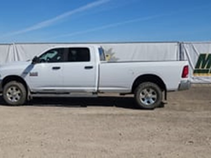 2015-dodge-2500-image-5
