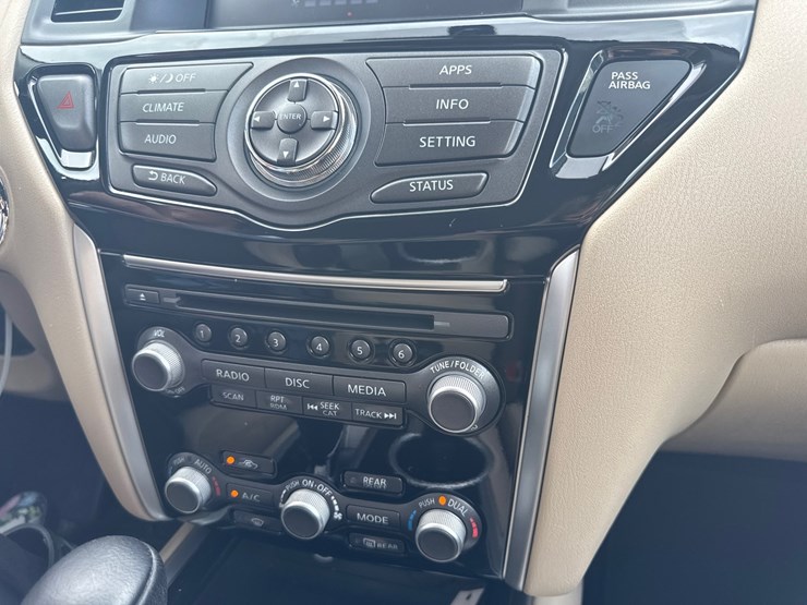 2017-nissan-pathfinder-image-16