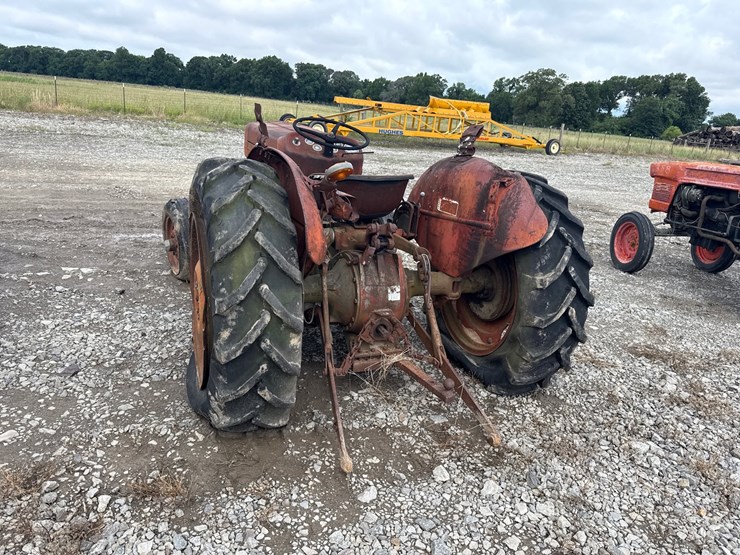 massey-ferguson-135-image-3