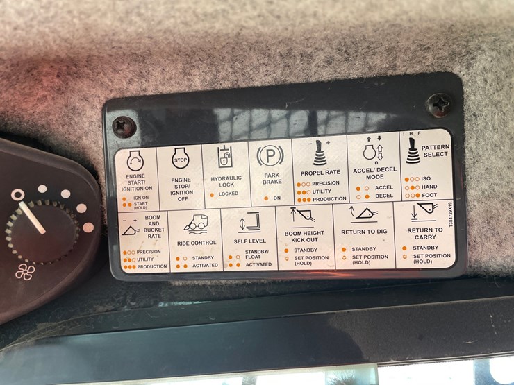 2018-deere-331g-image-25
