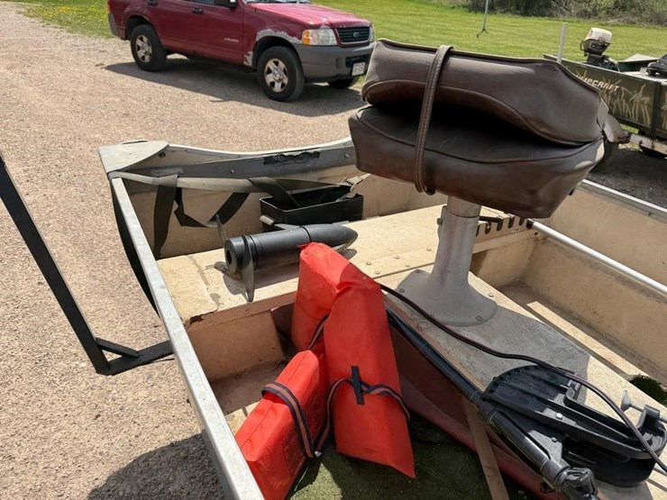 13'-fishing-boat-image-8