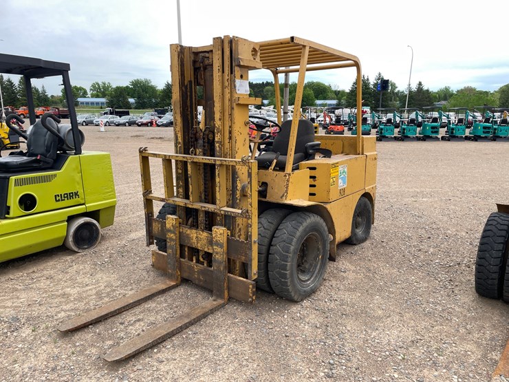 #1016-•-1979-allis-chalmers-acp-60-b-ps-forklift-image-1