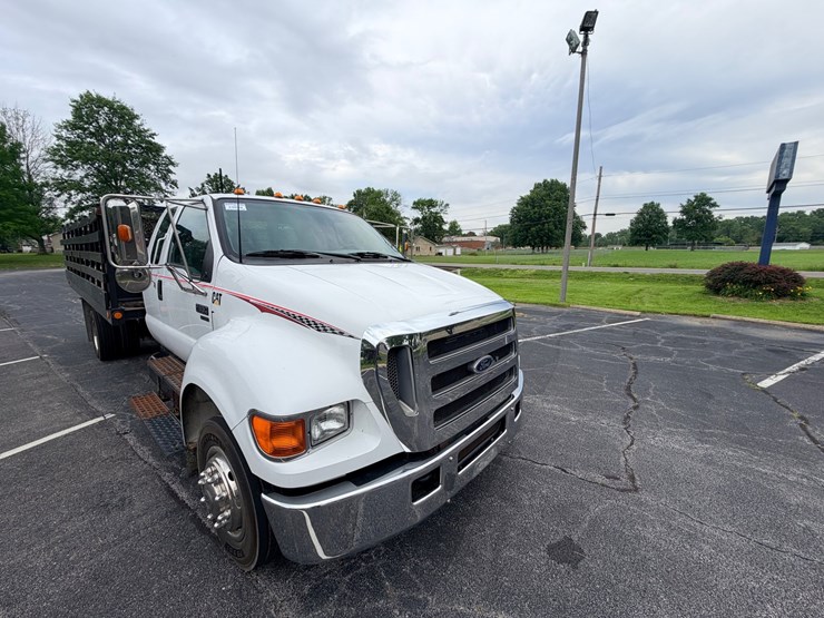 2004-ford-f650-image-14