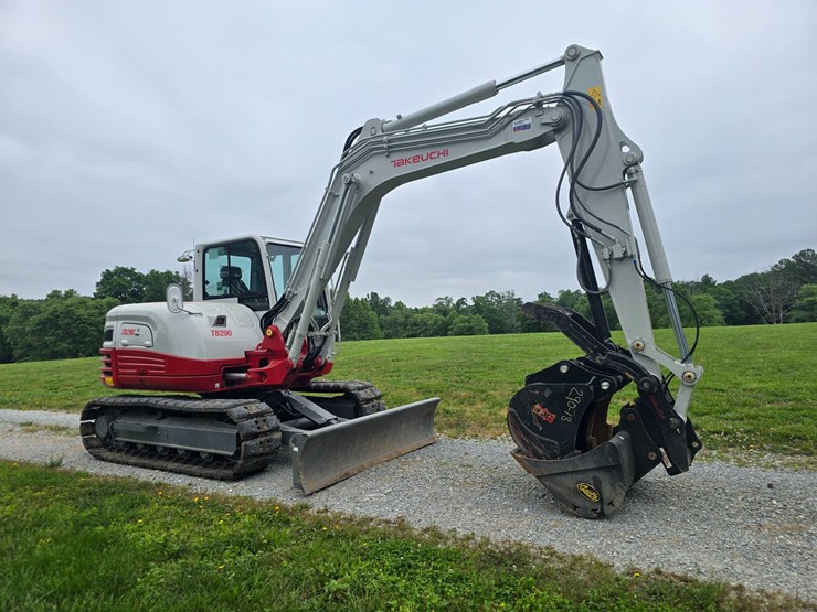 2024-takeuchi-tb290-image-31