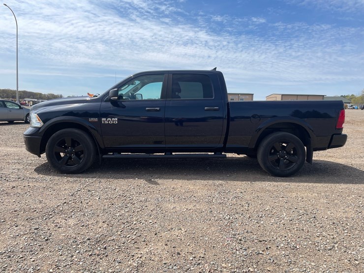 2015-dodge-1500-image-2