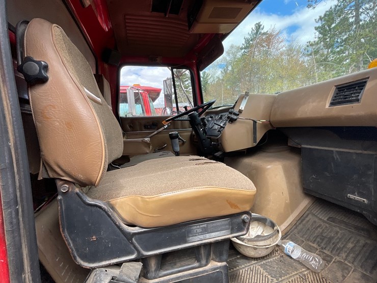 1989-ford-l9000-image-21