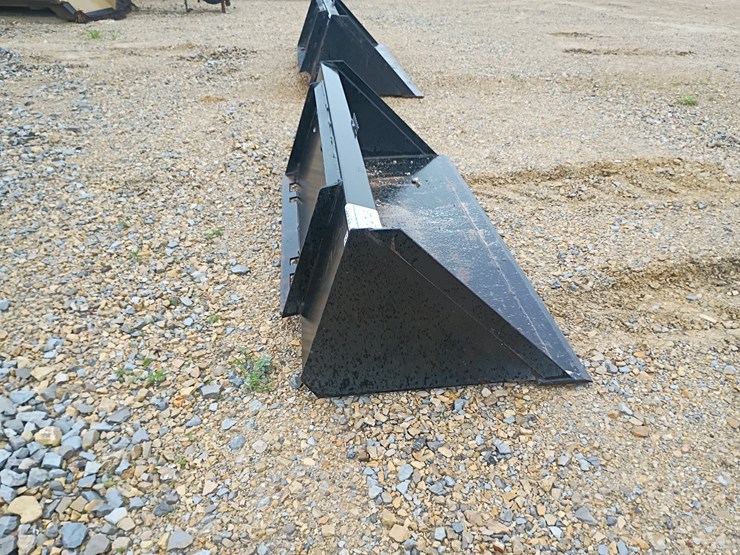 #24748-•-72"-smooth-bucket-skid-steer-attachment-image-4