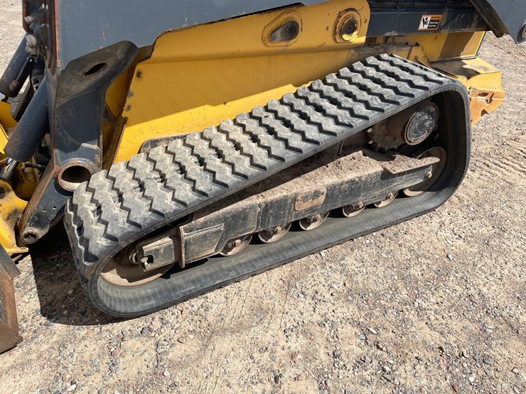 2018-deere-331g-image-17