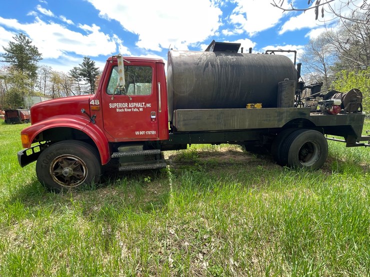 #2881-•-1990-international-sealcoating-truck-(has-wi-title)-(or)-image-2