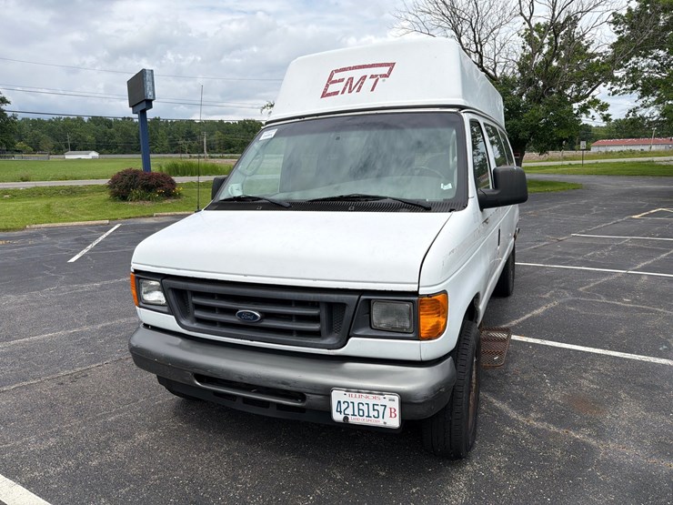 #24064-•-2007-ford-econoline-wagon-van-image-1
