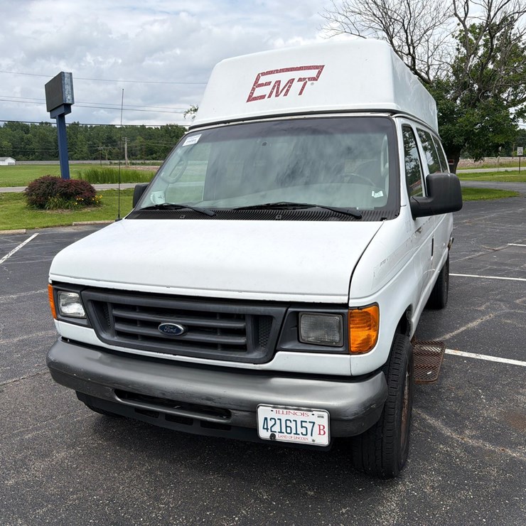 #24064 • 2007 Ford Econoline Wagon Van