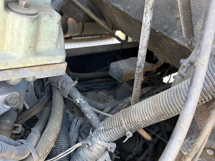 2000-freightliner-fld120-image-65