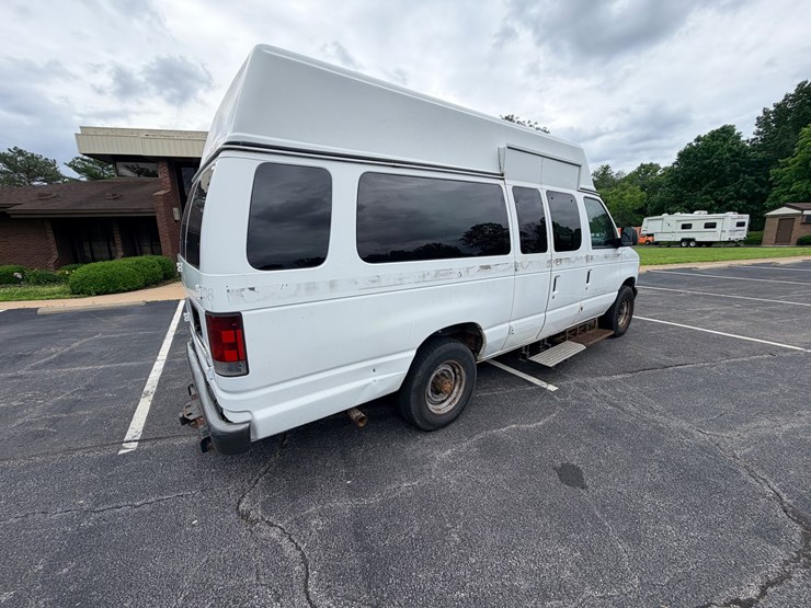 #24064-•-2007-ford-econoline-wagon-van-image-12