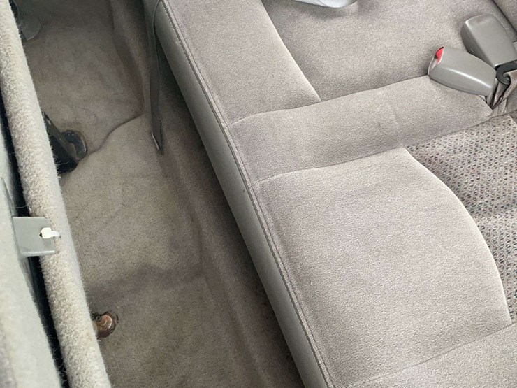 2005-chevrolet-suburban-image-14