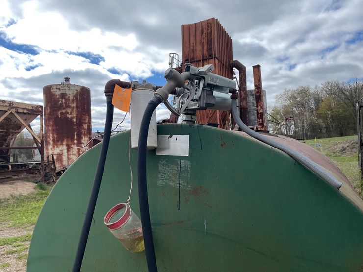#2815-•-metal-fuel-tank-(g)-image-2