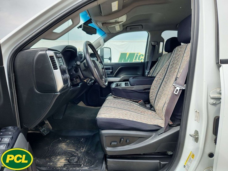 2017-chevrolet-silverado-2500hd-image-14