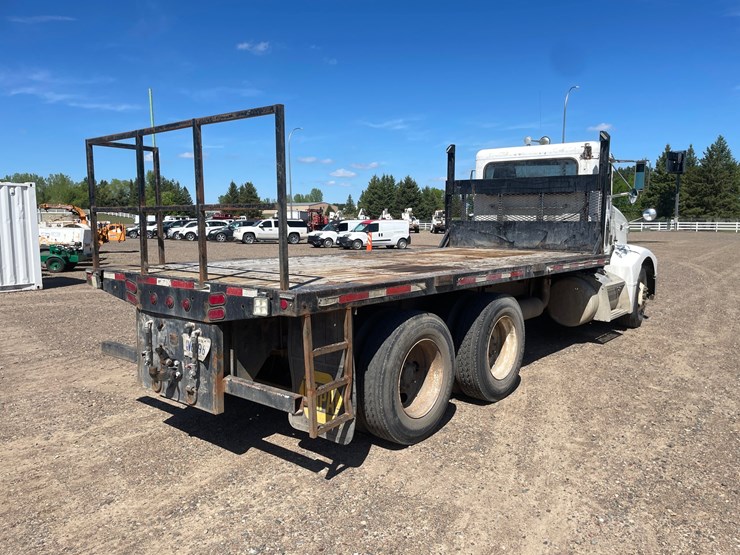 2002-peterbilt-385-image-5
