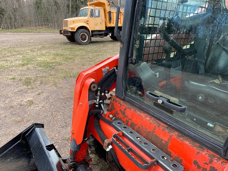 2022-kubota-ssv65-image-11