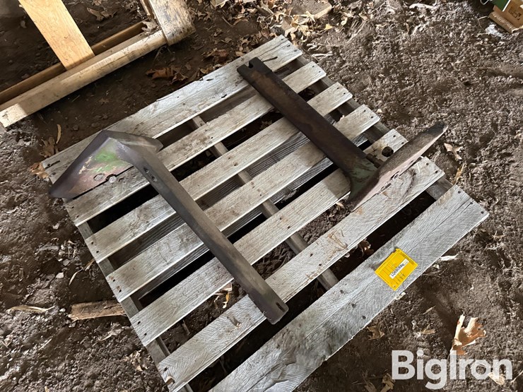 john-deere-front-weight-brackets-image-1