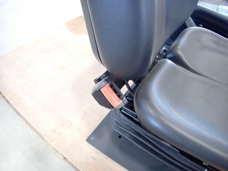 qty-of-(2)-cobo-tractor-seats-image-13