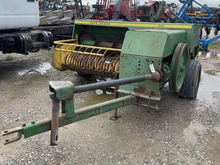 john-deere-336-image-1