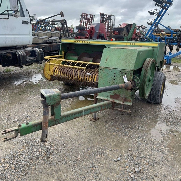 JOHN DEERE 336