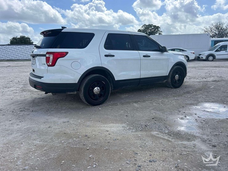 2018-ford-explorer-image-2