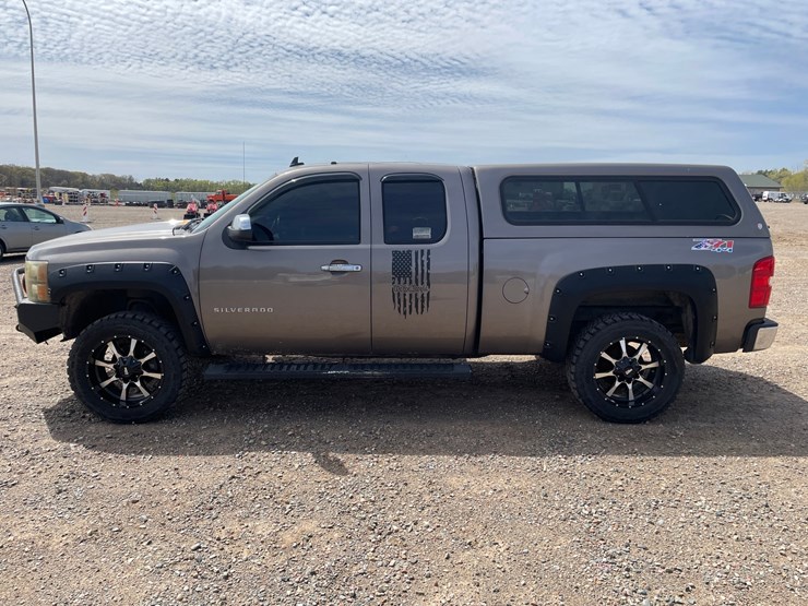 #1311-•-2012-chevrolet-silverado-pickup-truck-(has-title-in-delay)-image-2